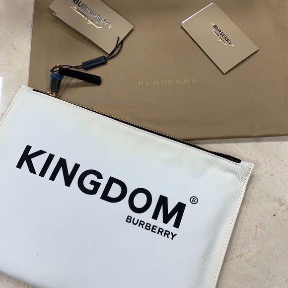 BURBERRY LONDON LARGE CHALK WHITE COTTON POUCH CLUTCH W/ KINGDOM CHECK LINING - Picture 16 of 16